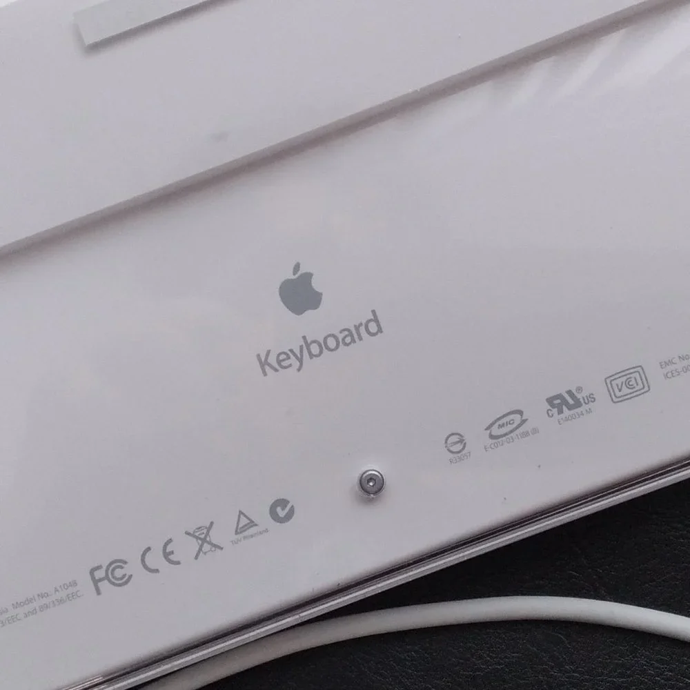 Apple Key Board - Picture 3 of 4
